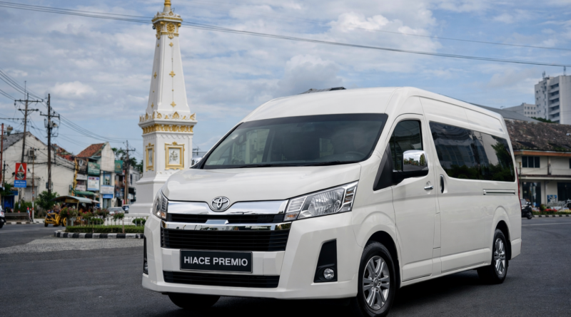 Sewa Hiace Luxury untuk Liburan Keluarga: Nyaman, Luas, dan Lebih Berkelas